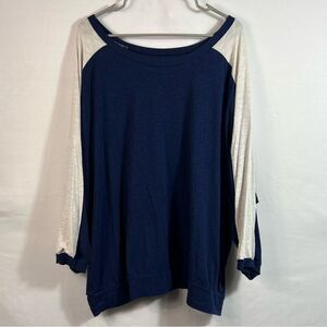 Torrid Womens Navy and Cream Slub Jersey Raglan Blouse 0637